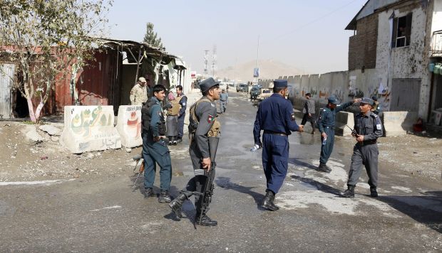 Al menos un policía murió y otras seis personas, entre ellas cuatro empleados de la Comisión Electoral Independiente (IEC) de Afganistán, resultaron heridas. (Foto: EFE)