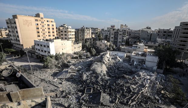 Vista de los escombros a que quedó reducida una sede de Seguridad Interna del Ministerio de Interior de Hamas tras un ataque aéreo israelí en la ciudad de Gaza. (Foto: EFE)