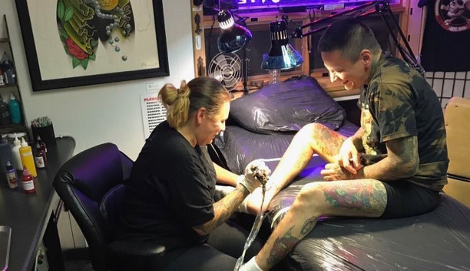 Chris Wenzel y su esposa Cheryl no solo compartían su amor sino también la pasión por los tatuajes.