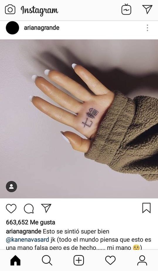 Este es el tatuaje que Ariana Grande se realizó en la mano. (Foto: Captura de Instagram)
