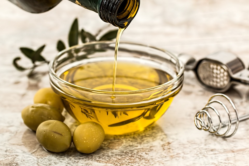El aceite de oliva es un hidratante y humectante natural lleno de vitamina E. (Foto: Pixabay) 