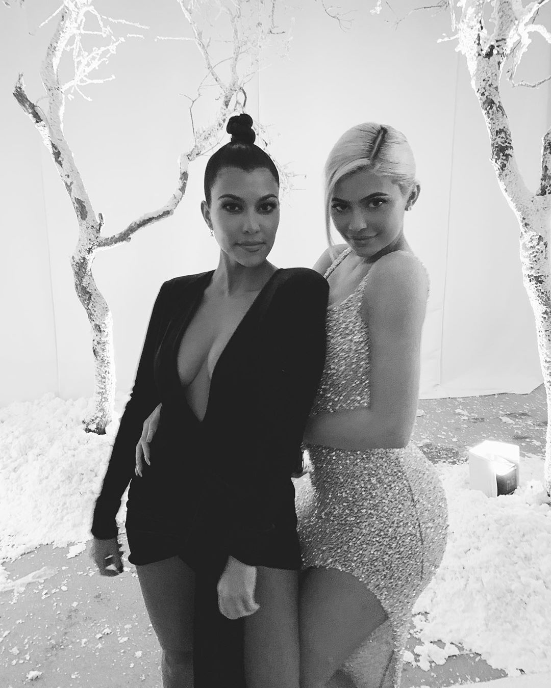 Kourtney Kardashian junto a Kylie Jenner. (Foto: Instagra)