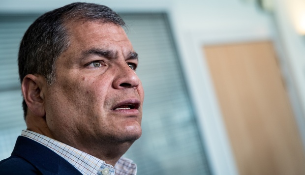 Rafael Correa, ex presidente de Ecuador, fue quien concedió asilo a Assange. Actualmente reside en Bélgica, lo que le ha permitido eludir las causas de corrupción que enfrenta en su país. (Foto: AFP)