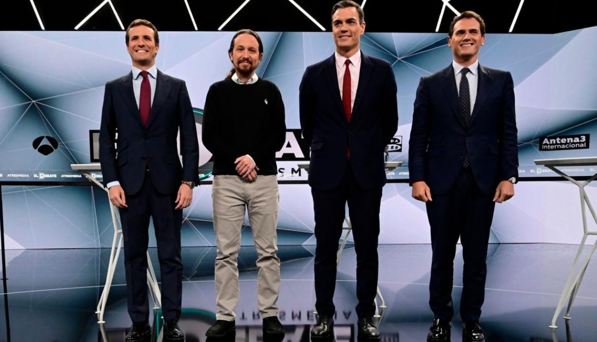 Las encuestas apuntan de forma unánime a que los socialistas que encabeza Sánchez quedarán en primer lugar, pero sin una mayoría de gobierno. (Foto: AFP)