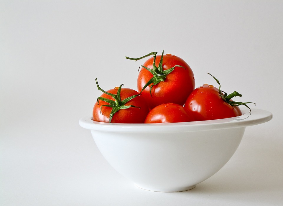 Muchas veces confundimos a los tomates con verduras, pero en realidad son frutas. (Foto: Pixabay)