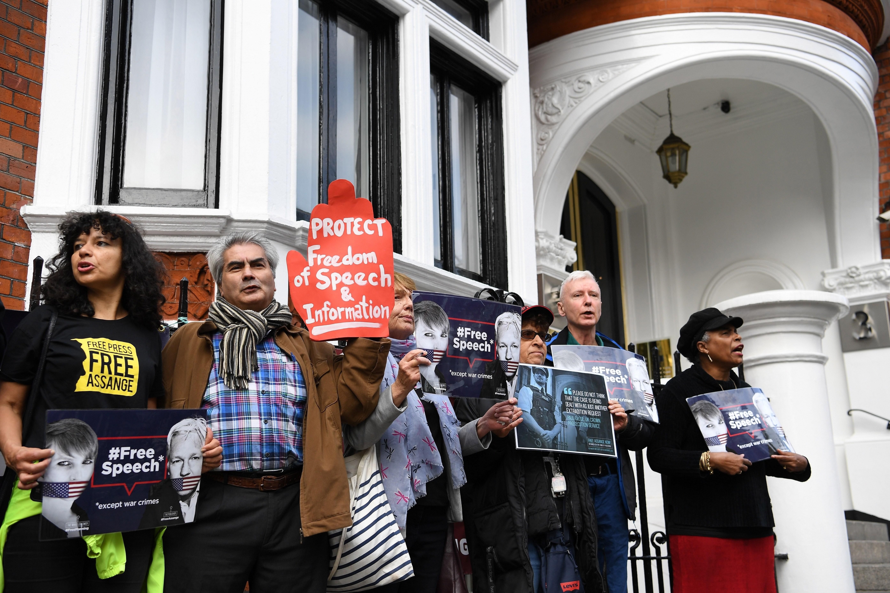 Assange estuvo refugiado en la embajada ecuatoriana en Londres durante casi siete años. (Foto: EFE)
