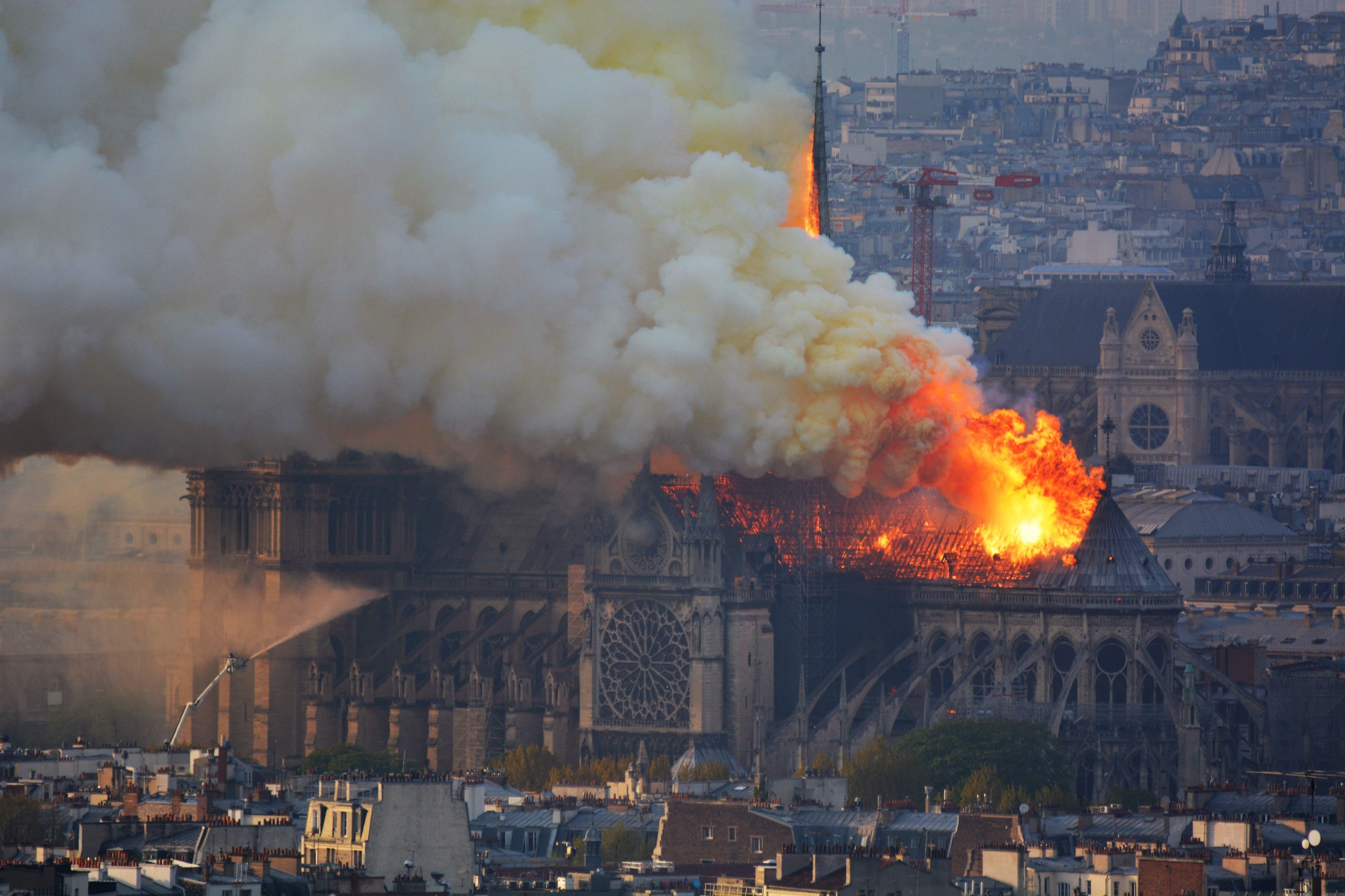 Incendio en la catedral de Notre Dame el 15 de abril de 2019. (Foto: AFP)