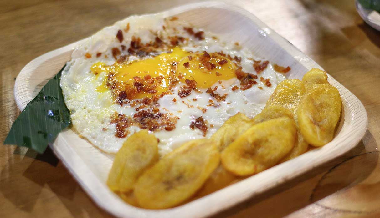Plátan frito con huevos, una combinación de sabores matutinos donde el pan dio un paso al costado. (Foto: Antonio Melgarejo)