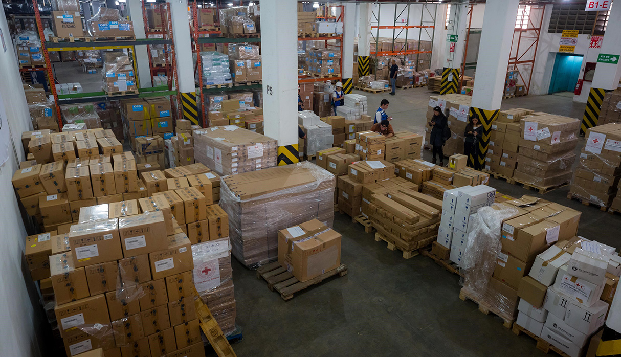 Con este envío, la ayuda humanitaria llegó casi a 100 toneladas. (Foto: EFE)