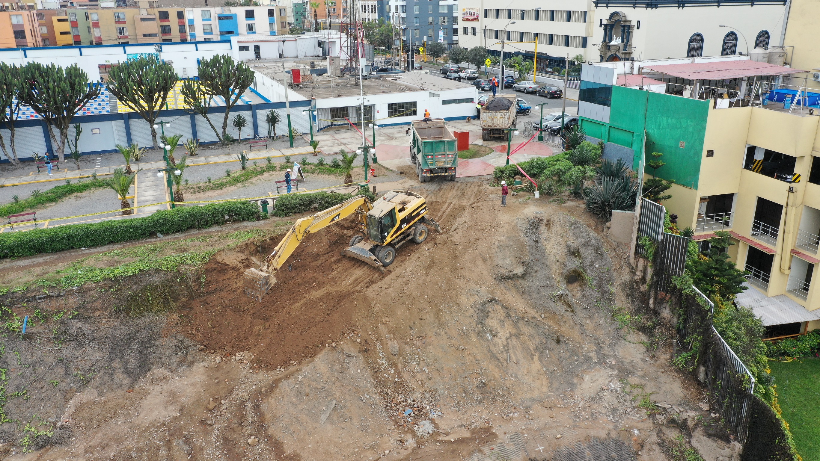 Trabajos iniciaron con un estudio topográfico de levantamiento de muestras de suelo en la parte superior del malecón en la Costa Verde. (Difusión)
