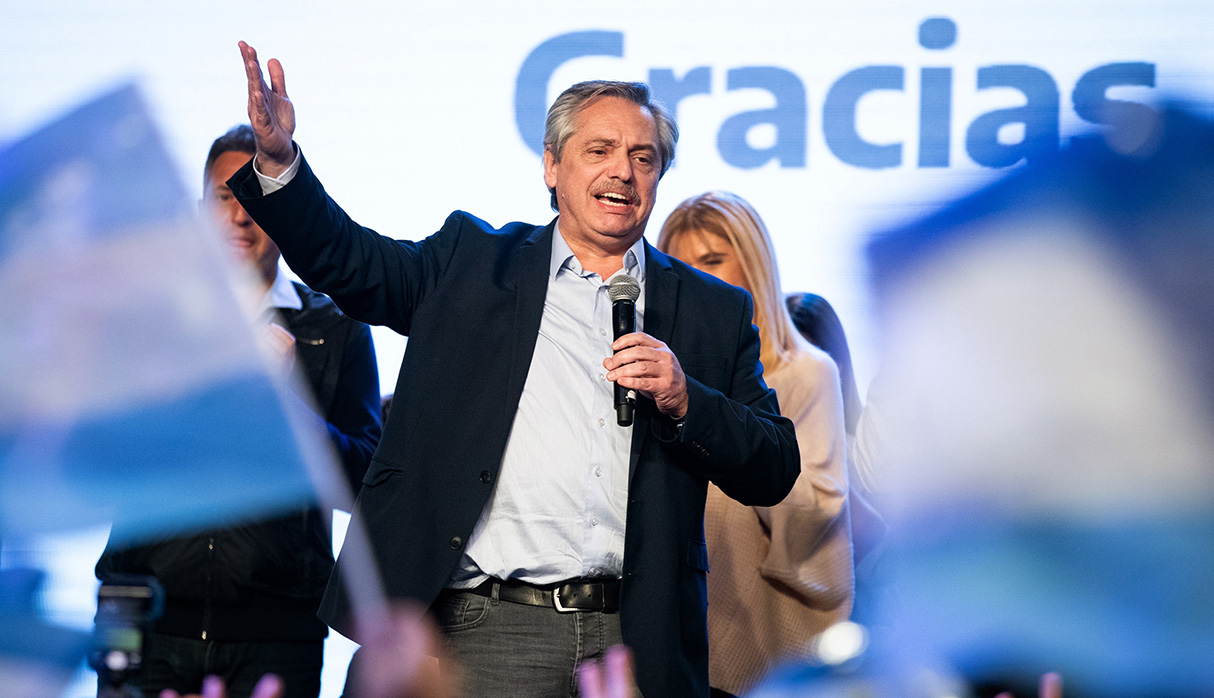 Alberto Fernández sorprendió al ganar las elecciones primarias y ahora es el principal candidato a tomar la presidencia de Argentina. (Foto: AFP)