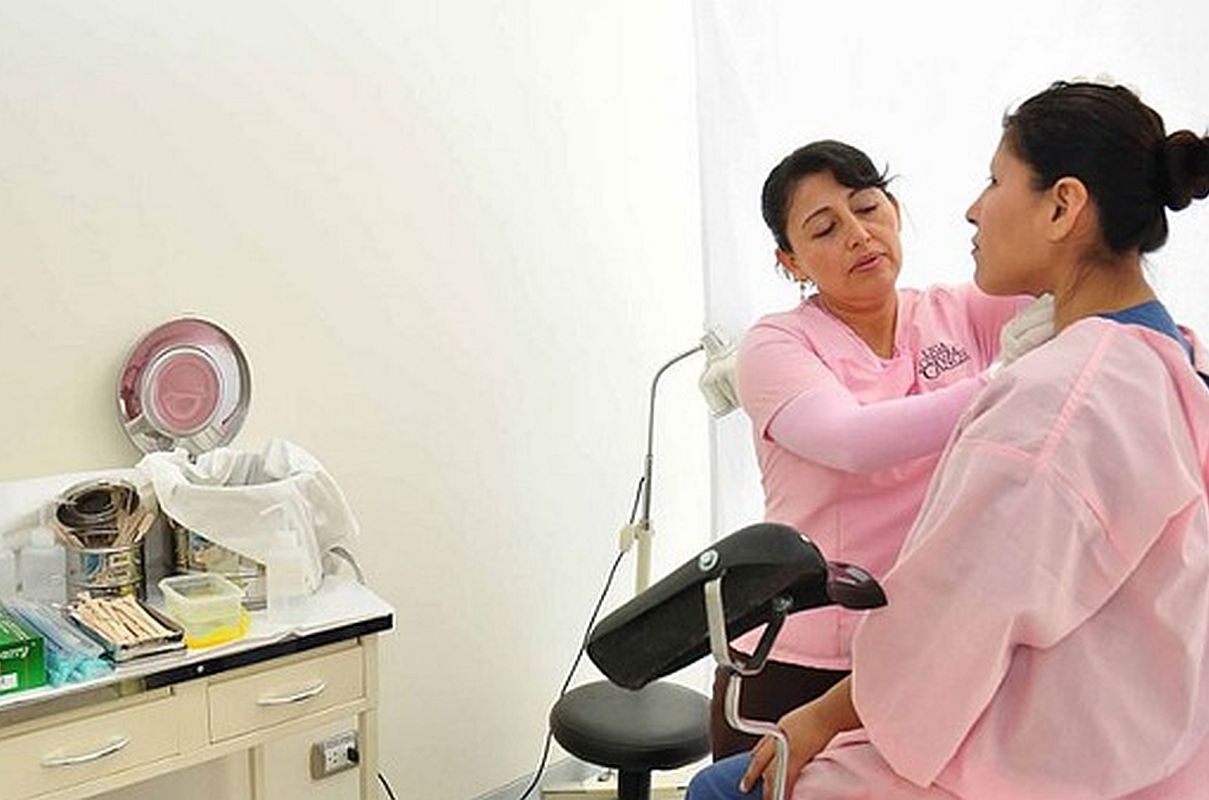 Acudir constantemente a un médico es la mejor manera de cuidar tu salud frente al cáncer. (Foto: Liga Contra el Cáncer)
