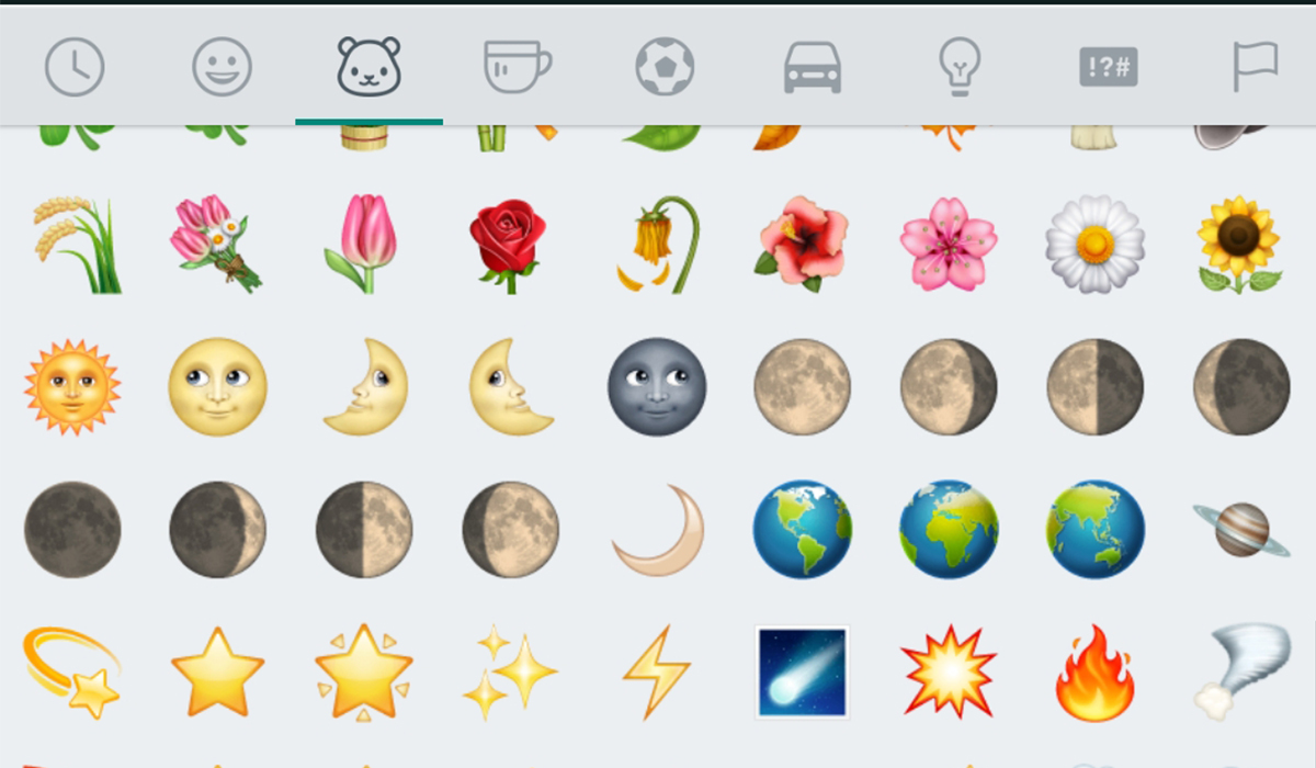 En el apartado de climas y comidas podrás encontrar el emoji de la luna sonriente. (Foto: WhatsApp)